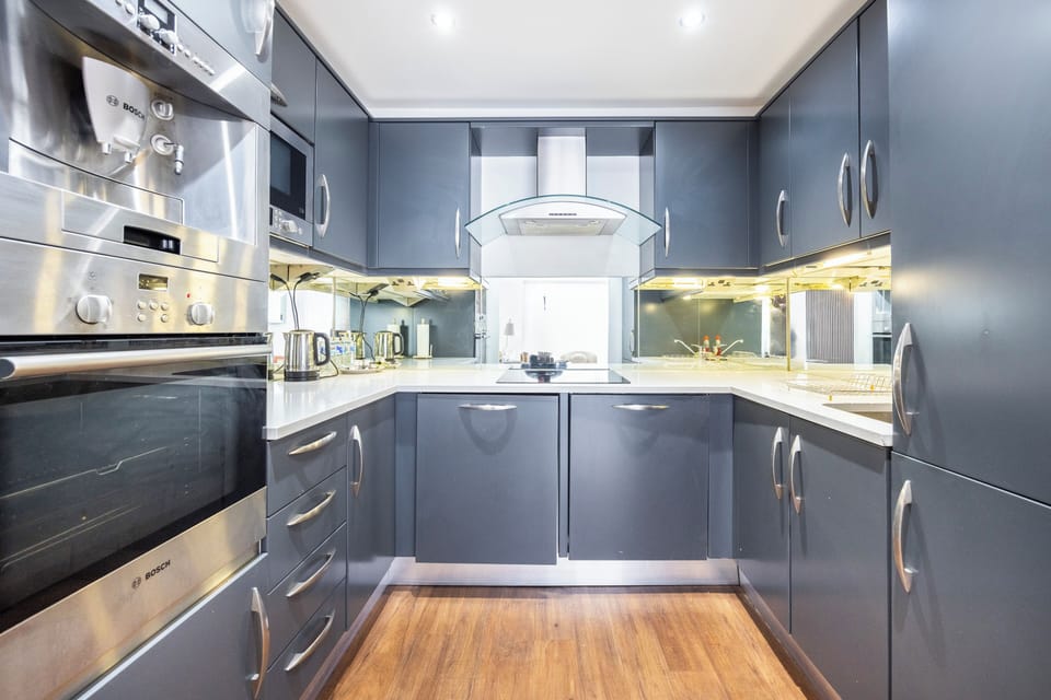 Superior Apartment | Private kitchen | Toaster, griddle, eco-friendly cleaning products