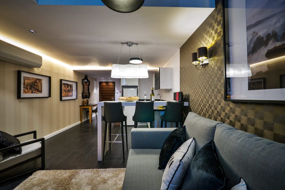 Suite (Platinium Duplex) | Living area | 35-inch LCD TV with cable channels, TV, video-game console