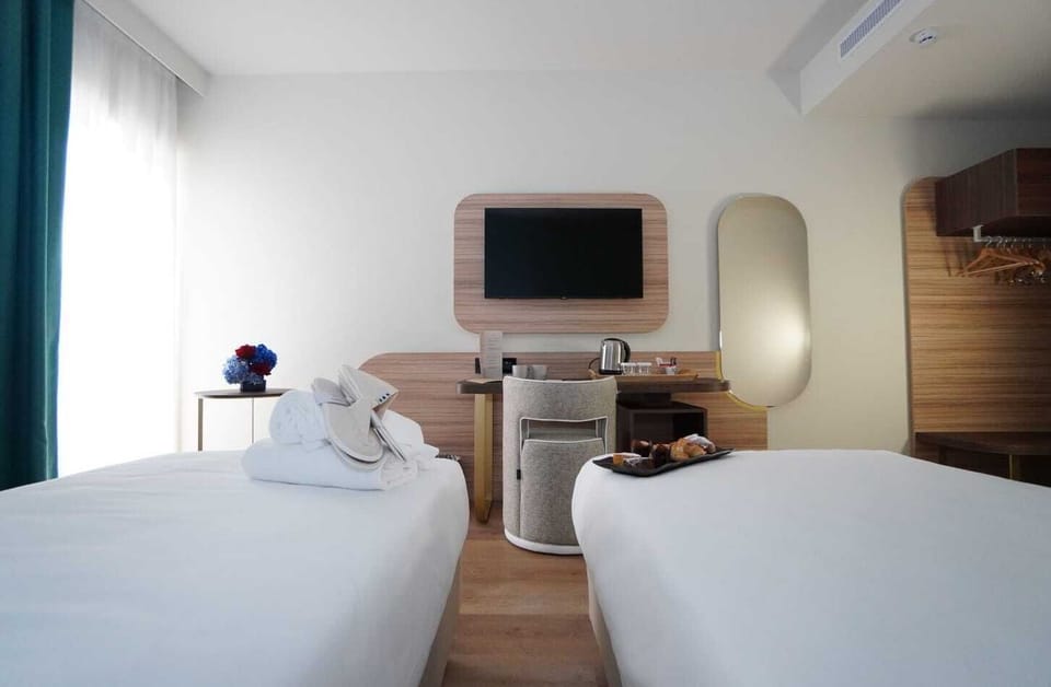 Minibar, in-room safe, desk, laptop workspace