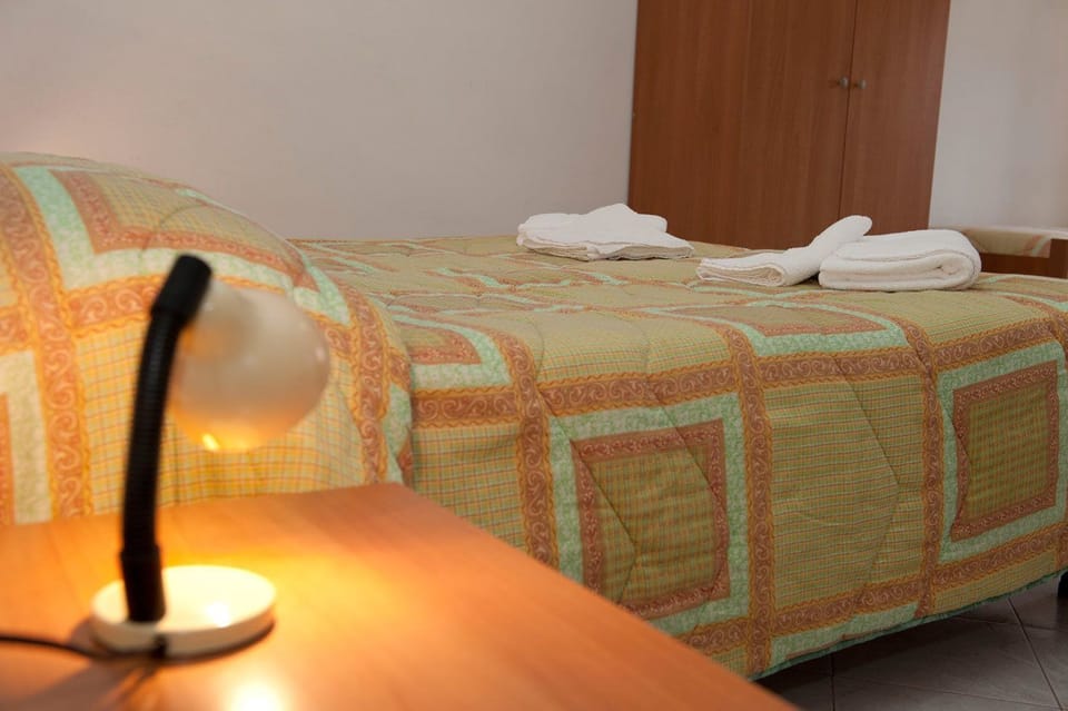 Desk, cribs/infant beds, free WiFi