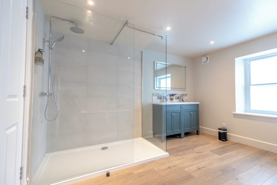 Superior Double or Twin Room | Bathroom | Hair dryer, towels, soap, shampoo