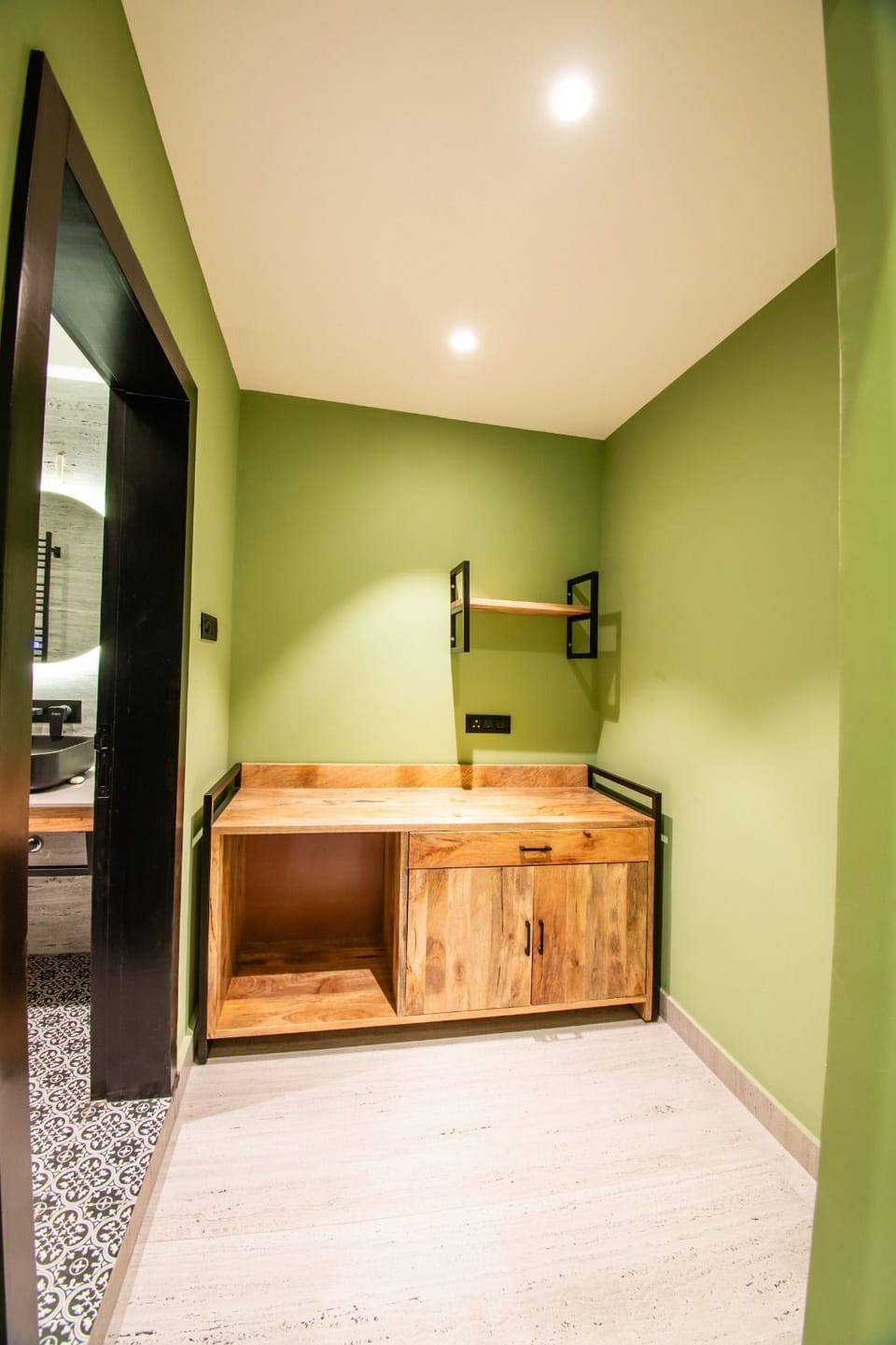 Deluxe Double Room | In-room safe, desk, laptop workspace, soundproofing