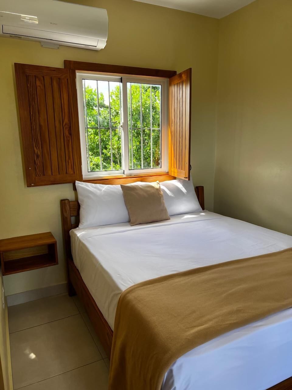 Room, 1 Queen Bed, Non Smoking, Garden View | Desk, laptop workspace, blackout drapes, iron/ironing board