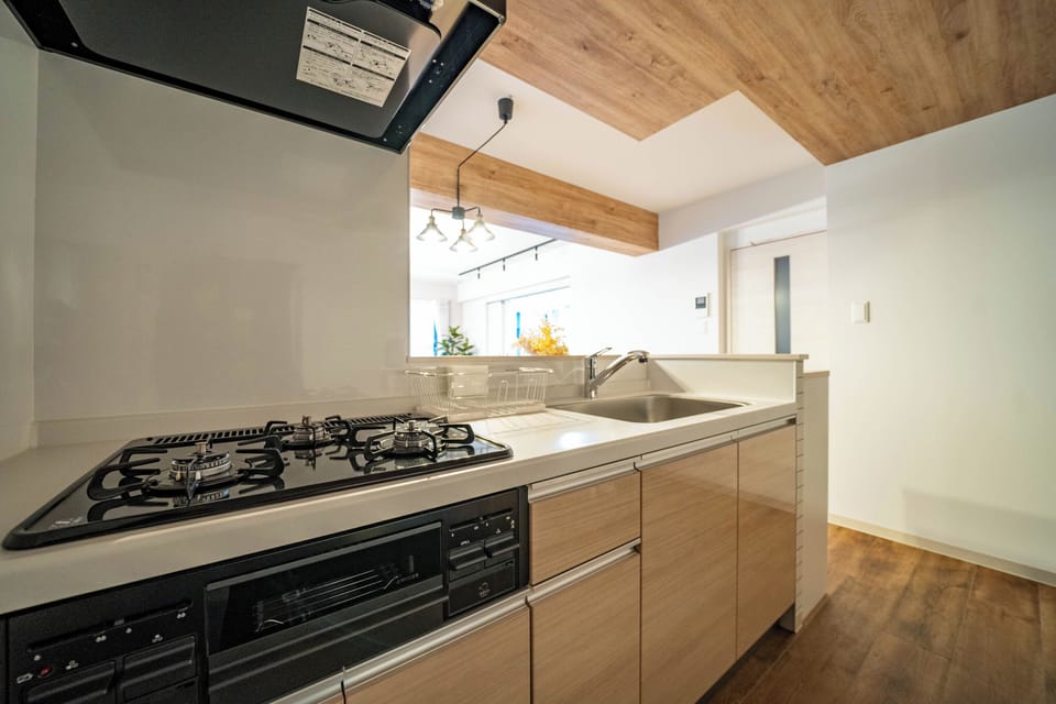 Fridge, microwave, stovetop, electric kettle