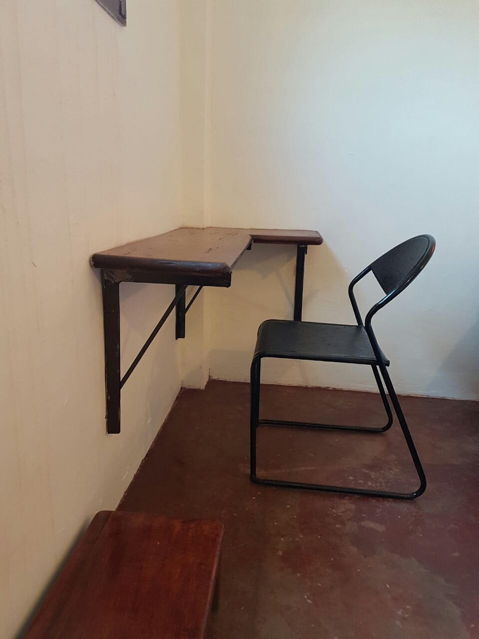Comfort Room | 1 bedroom, desk, iron/ironing board, rollaway beds