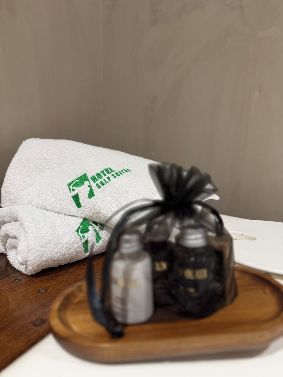 Combined shower/tub, hair dryer, slippers, towels
