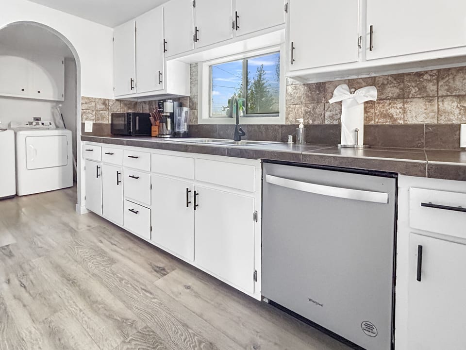 House, 3 Bedrooms | Private kitchen | Fridge, oven, coffee/tea maker, toaster