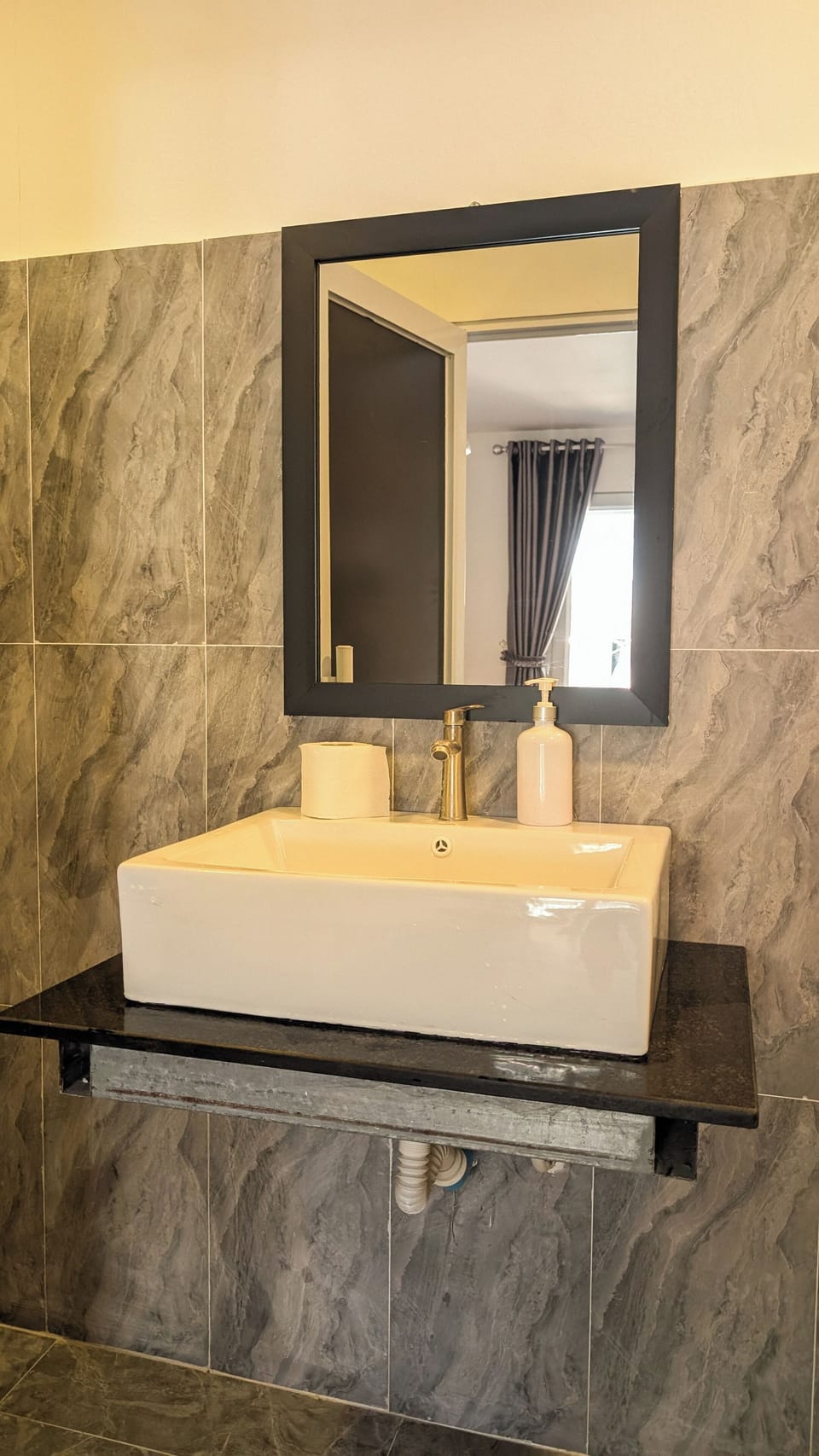 Classic Twin Room, Partial Ocean View | Bathroom | Shower, bidet, towels, toilet paper
