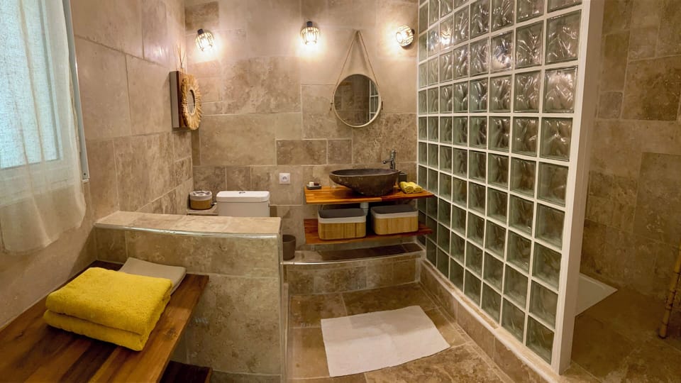 Comfort Twin Room, Garden View | Bathroom | Soap, shampoo, toilet paper
