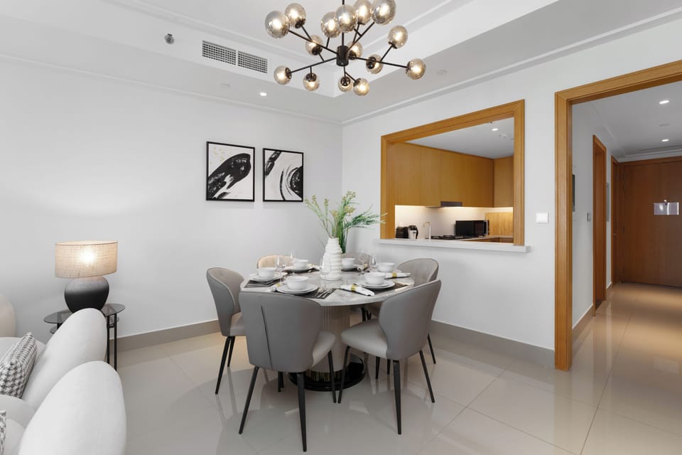 Deluxe Apartment, 2 Bedrooms, Balcony | Dining room