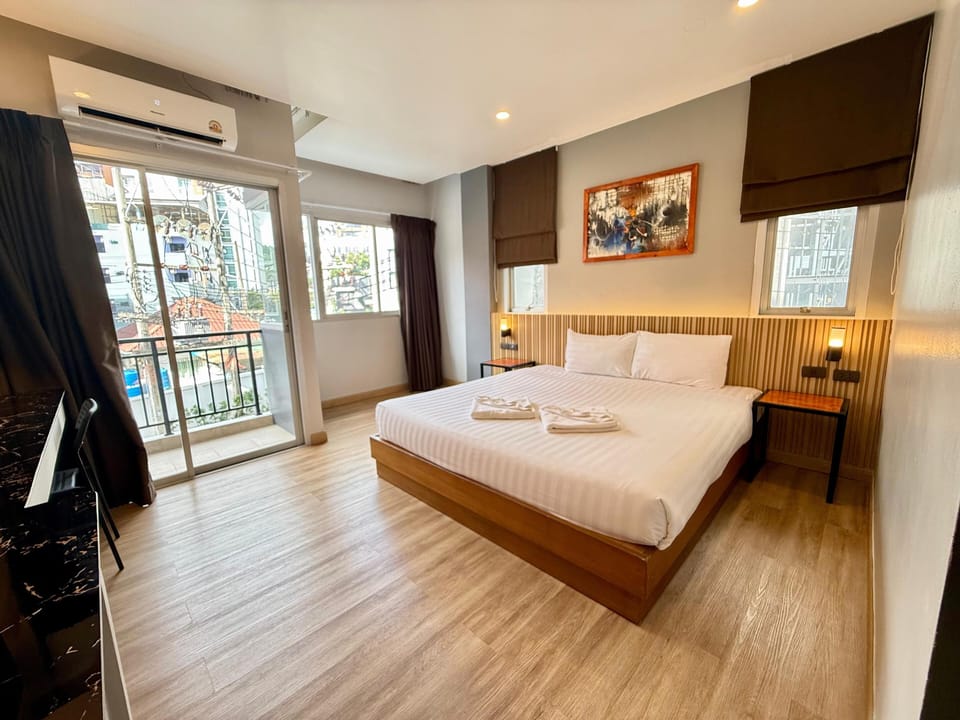 Premium bedding, in-room safe, laptop workspace, free WiFi