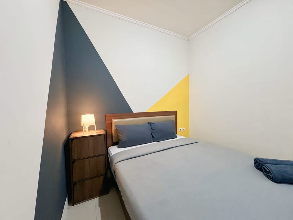 Standard Double Room | Laptop workspace, free WiFi