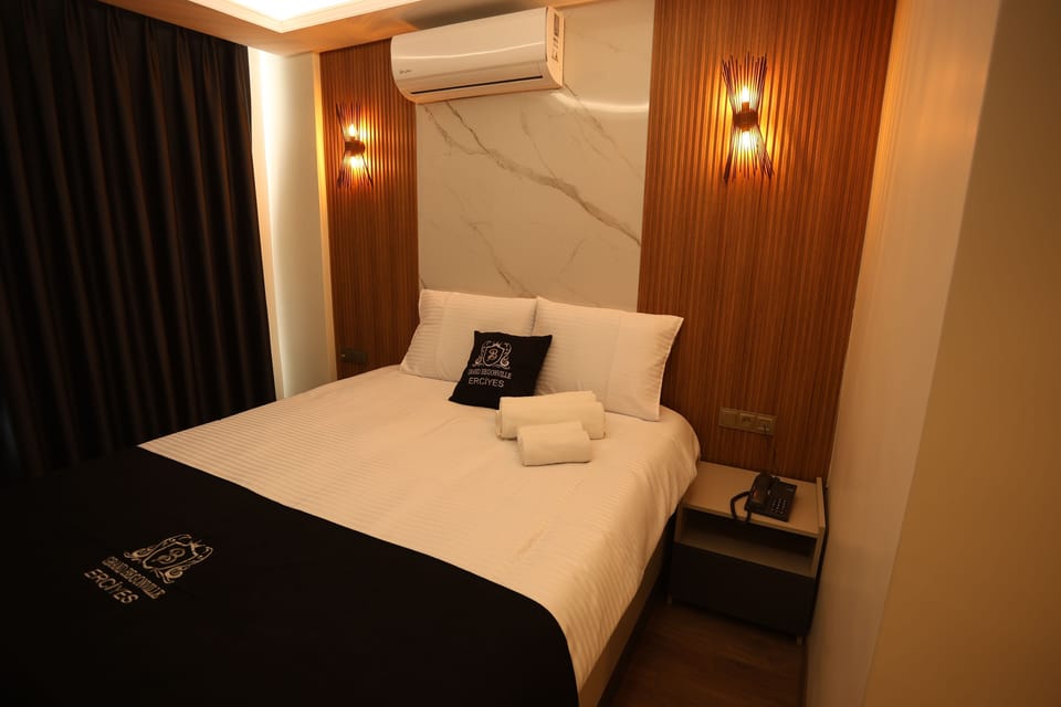 Basic Double Room | Premium bedding, minibar, in-room safe, soundproofing