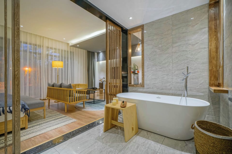 Luxury Double Room, City View | Bathroom | Hair dryer, bathrobes, slippers, towels