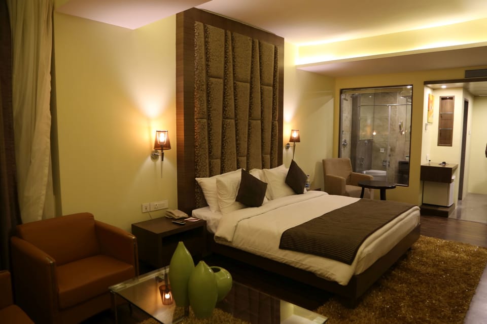 Winter Green Room | Minibar, in-room safe, desk, soundproofing