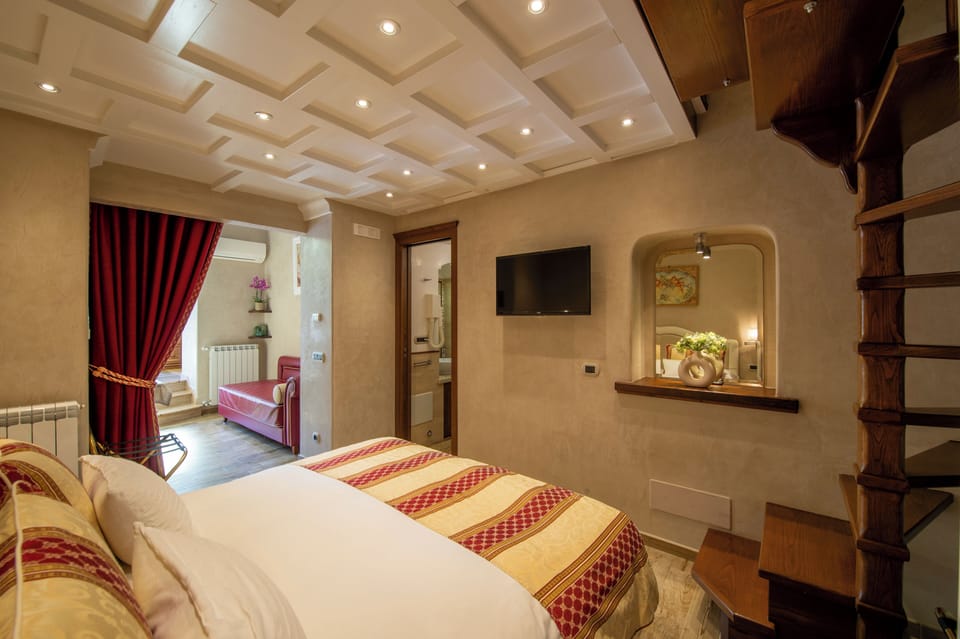 Luxury Apartment, Multiple Beds, Garden View | Egyptian cotton sheets, premium bedding, in-room safe