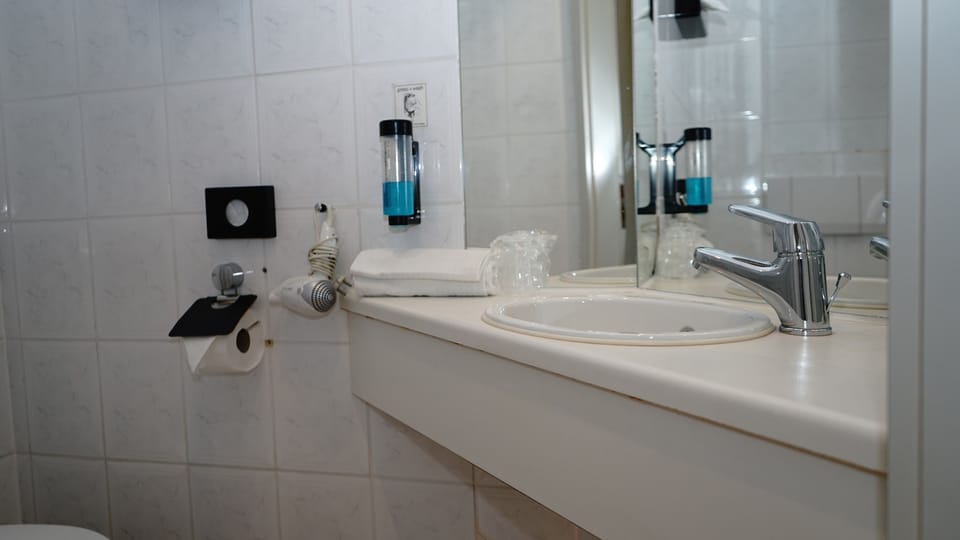 Towels, soap, shampoo, toilet paper