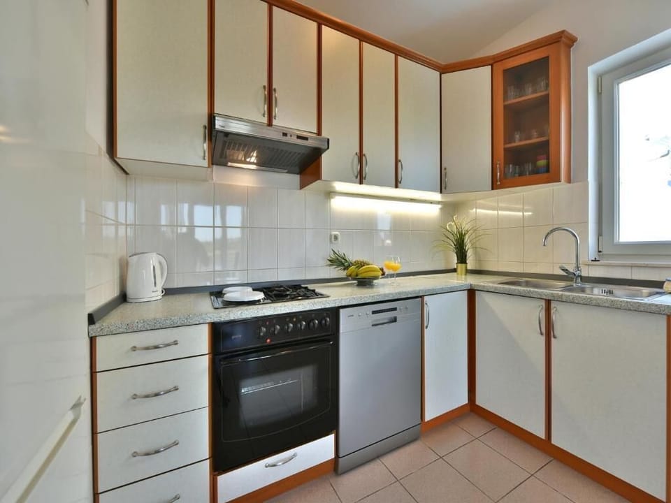 Comfort Villa, Pool View | Private kitchen | Full-size fridge, microwave, oven, stovetop