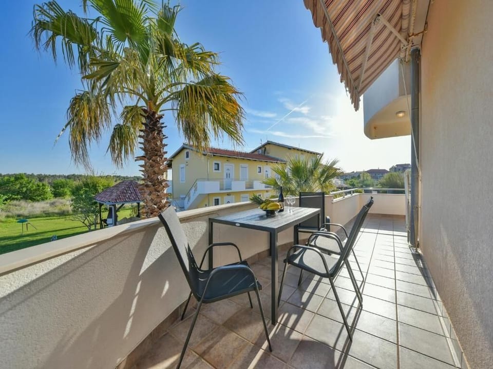Comfort Villa, Pool View | Balcony