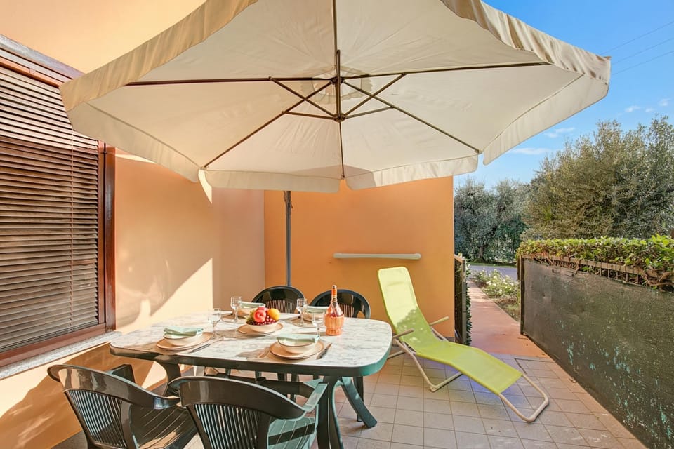 Family Apartment, Multiple Bedrooms (Holiday Sun Puegnago | Terrace & Pool) | Outdoor dining