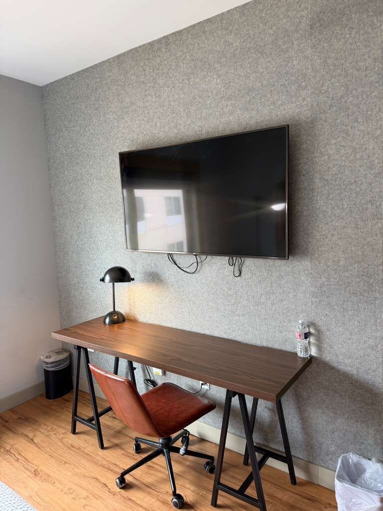 Soundproofing, free WiFi