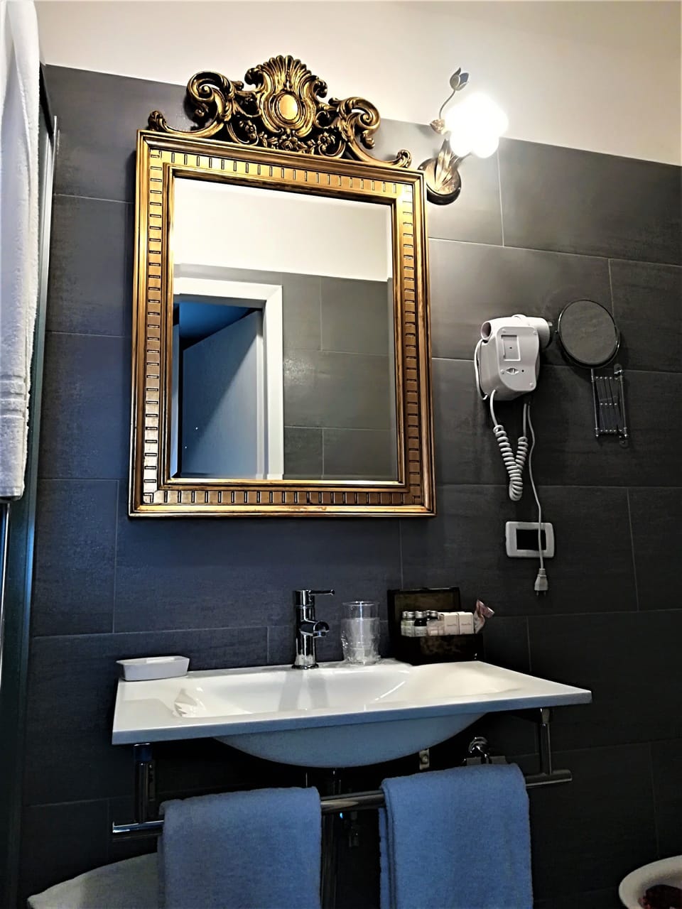 Shower, free toiletries, hair dryer, towels