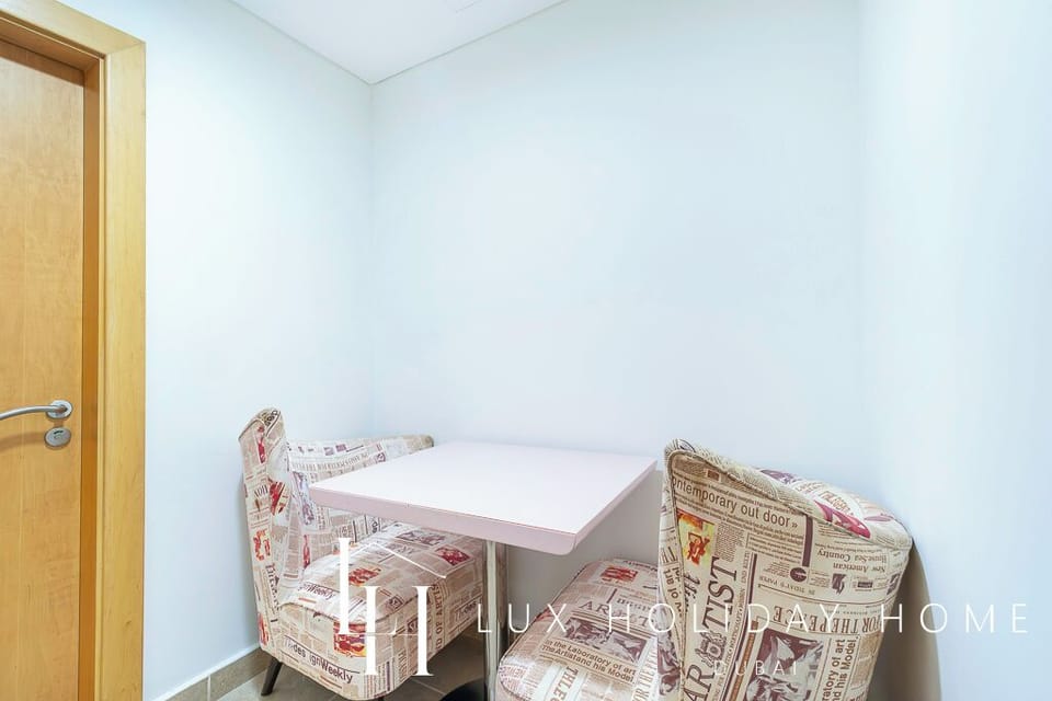 Penthouse, Balcony, Partial Sea View | In-room dining
