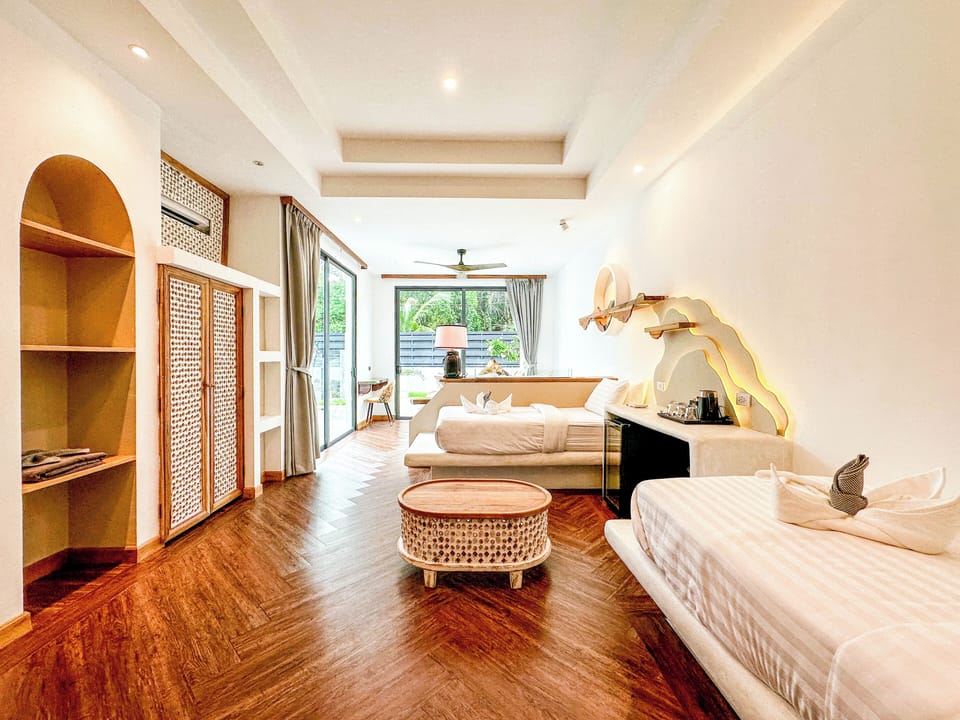 Deluxe Family Room | Living area | 100-cm Smart TV with digital channels