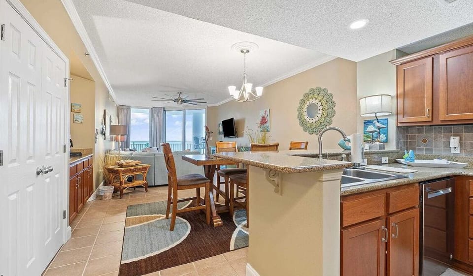 Condo, Multiple Beds (Palacio 1204) | Private kitchen | Oven, toaster, paper towels