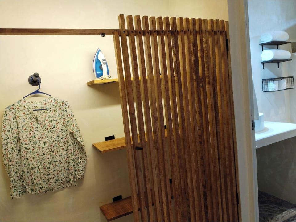 Studio | Bathroom | Shower, hair dryer, towels, soap