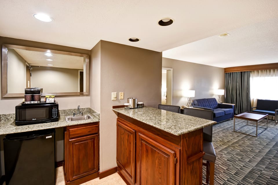 Suite, 1 King Bed, Non Smoking | Down comforters, in-room safe, desk, laptop workspace