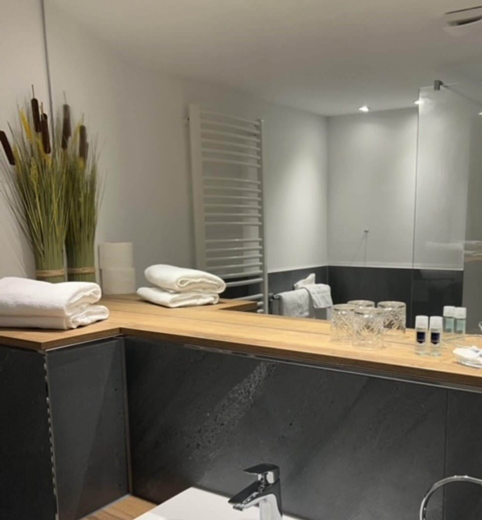 Shower, free toiletries, hair dryer, towels