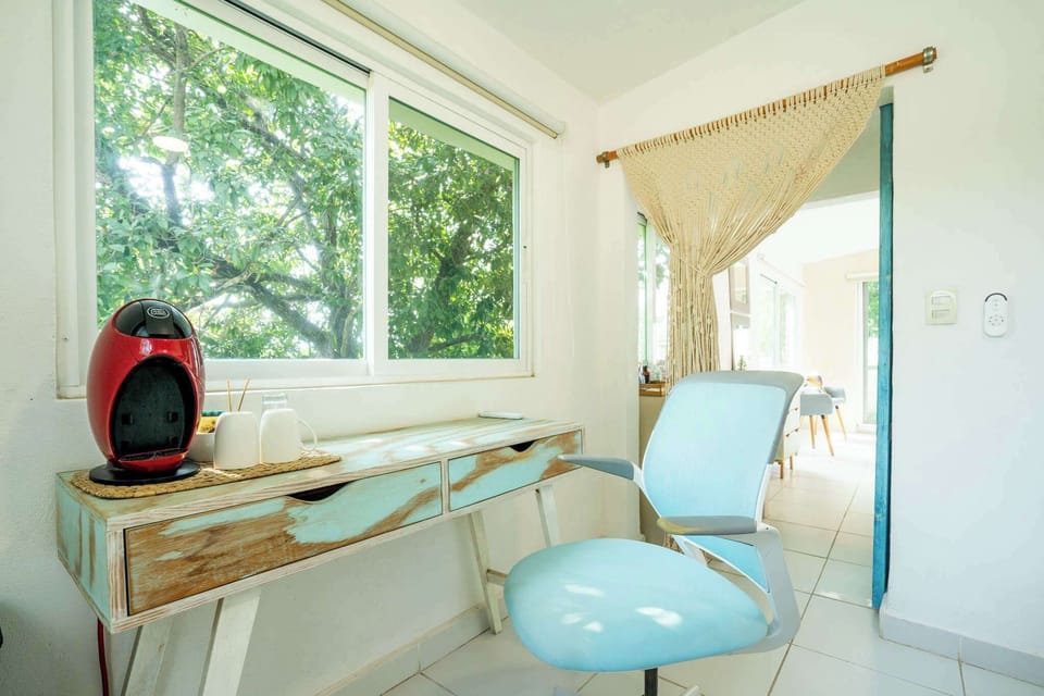 Luxury Cottage, Lake View | 4 bedrooms, free WiFi