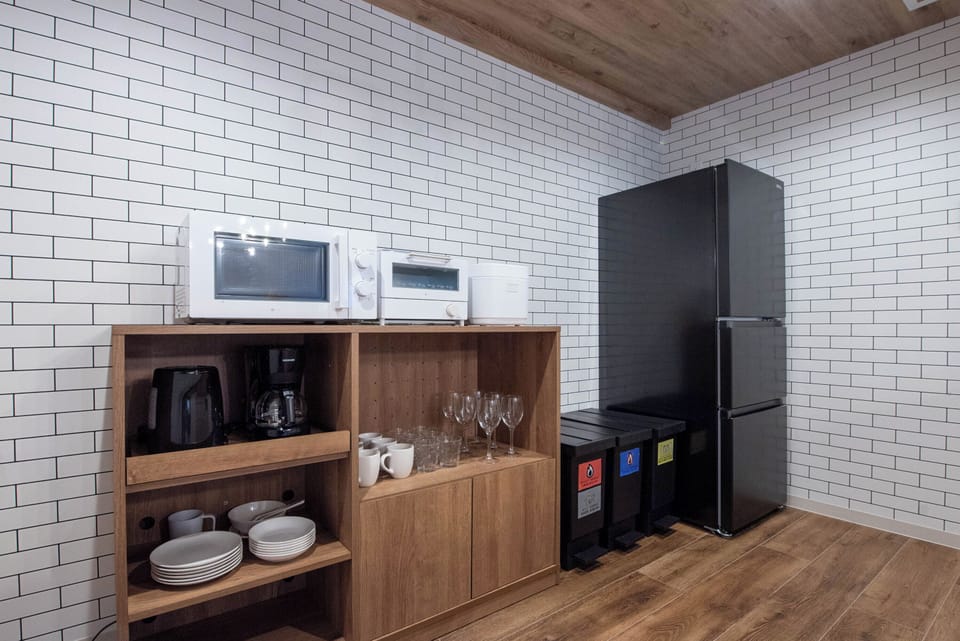 Fridge, microwave, stovetop, toaster