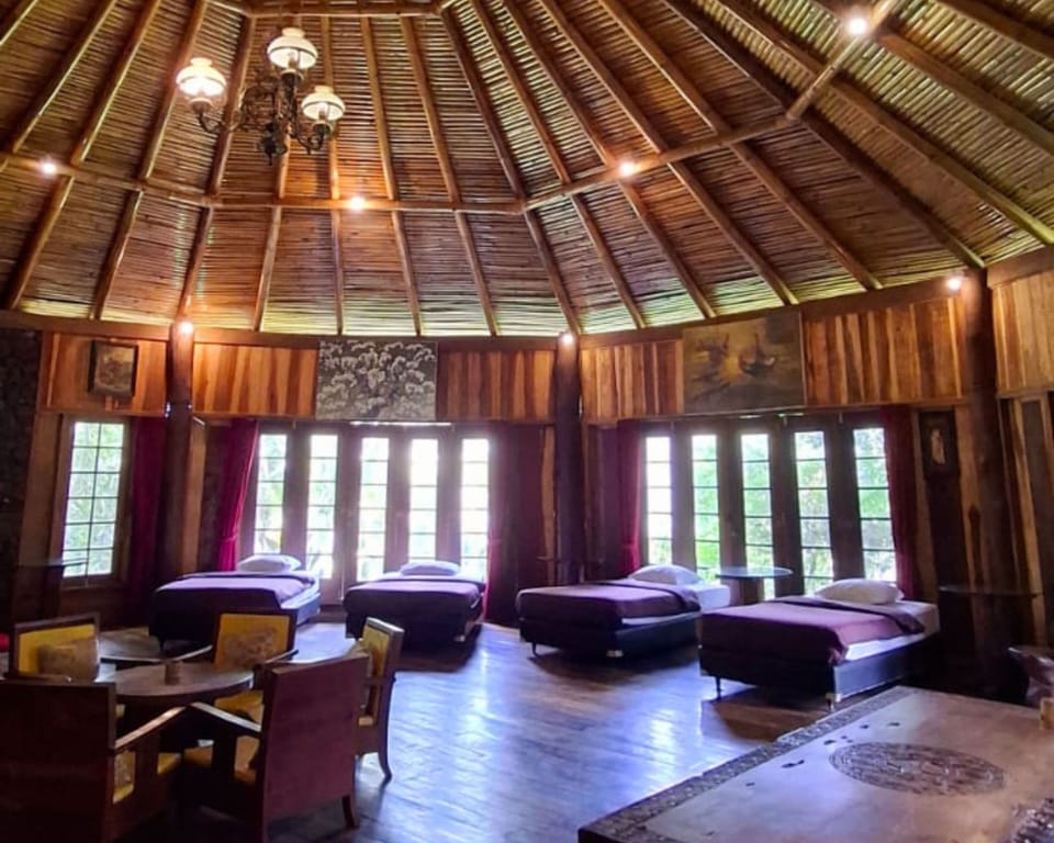Traditional Room, 2 Bathrooms | Desk, free WiFi, bed sheets