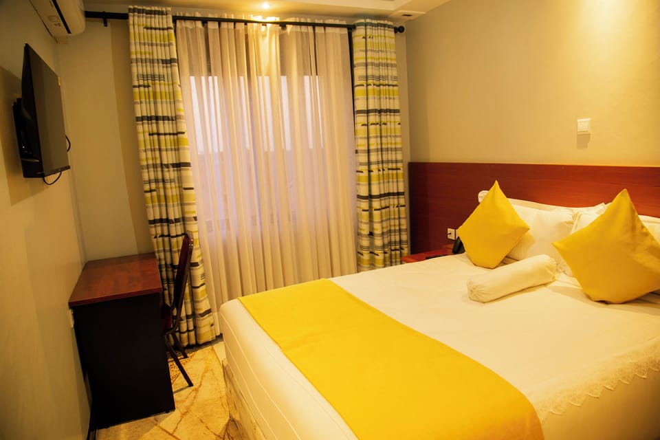Deluxe Double Room | Desk, laptop workspace, soundproofing