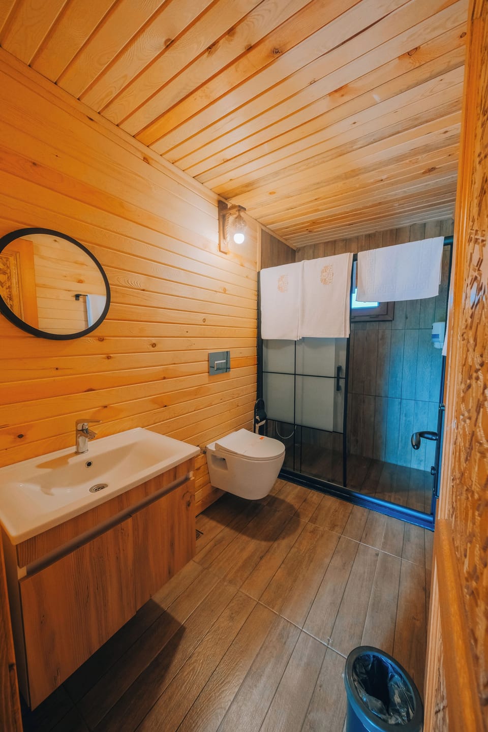 Deluxe Bungalow, Balcony, Mountain View | Bathroom | Shower, towels, soap, shampoo