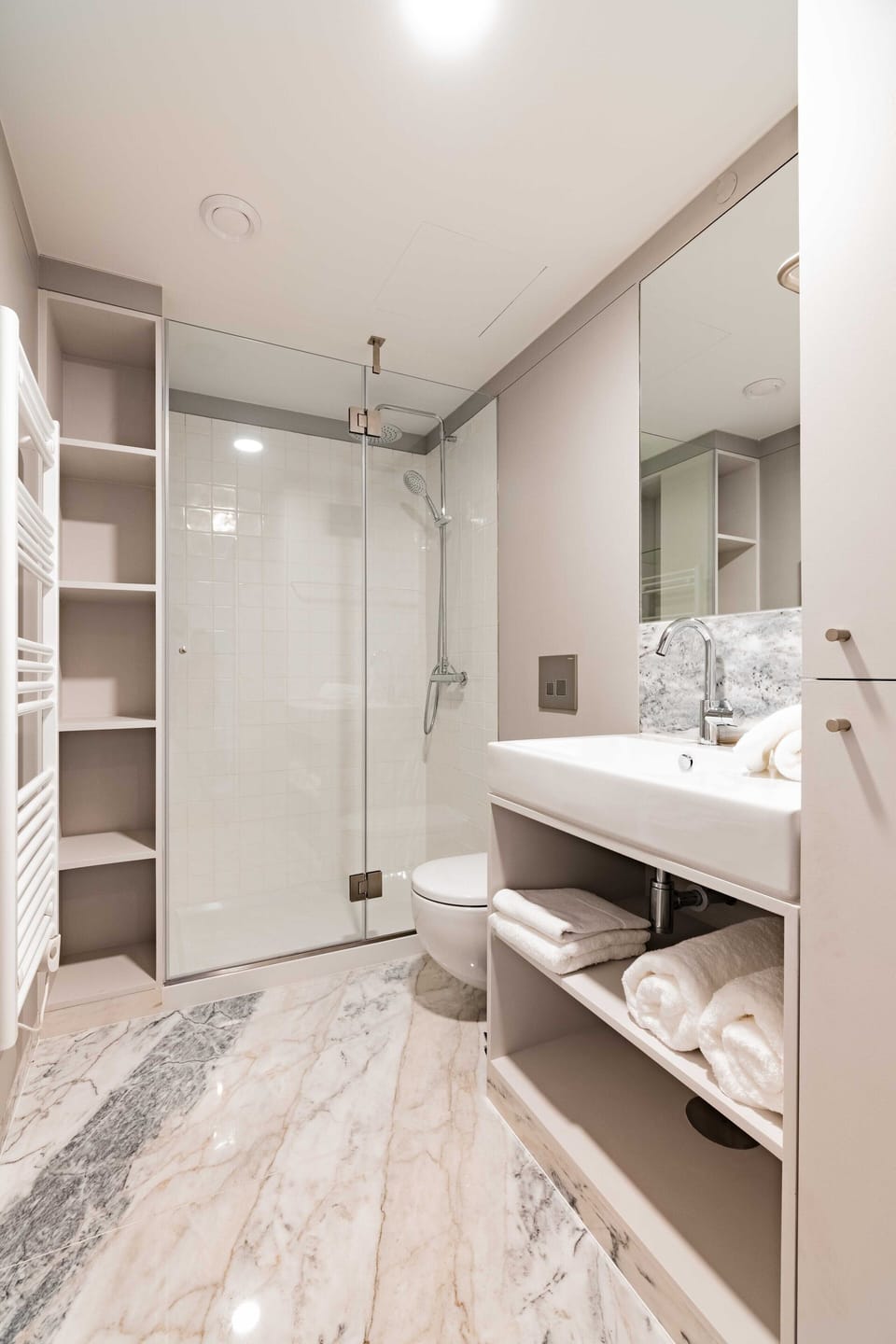Apartment | Bathroom | Toilet paper