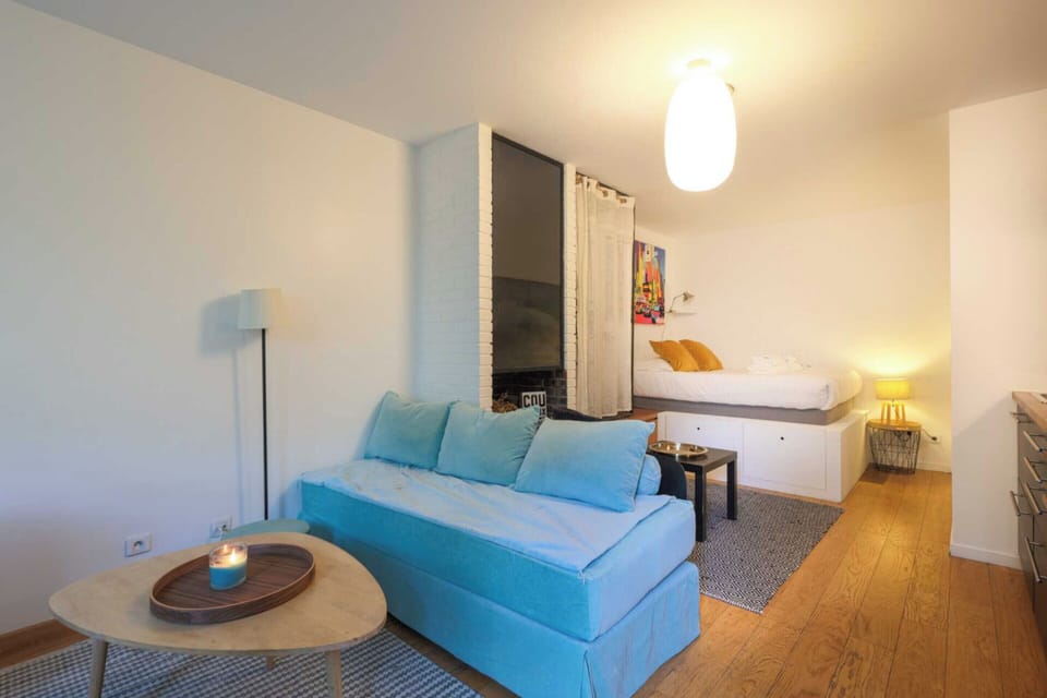 Apartment | Living area | Fireplace