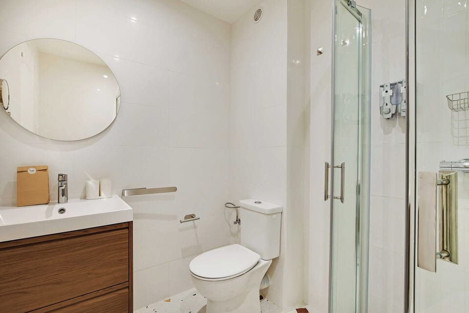 Apartment | Bathroom | Hair dryer, shampoo