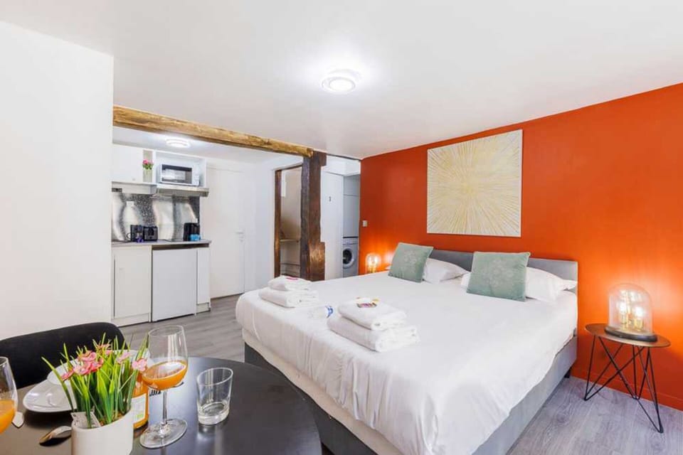 Apartment | 1 bedroom, laptop workspace, iron/ironing board, bed sheets