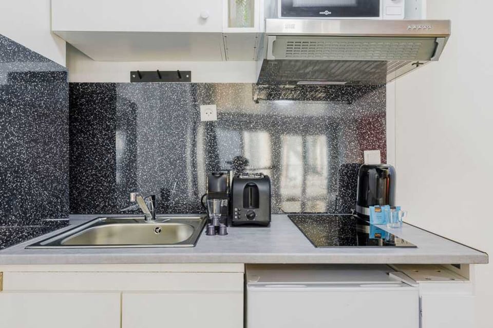Apartment | Private kitchen | Cookware/dishes/utensils