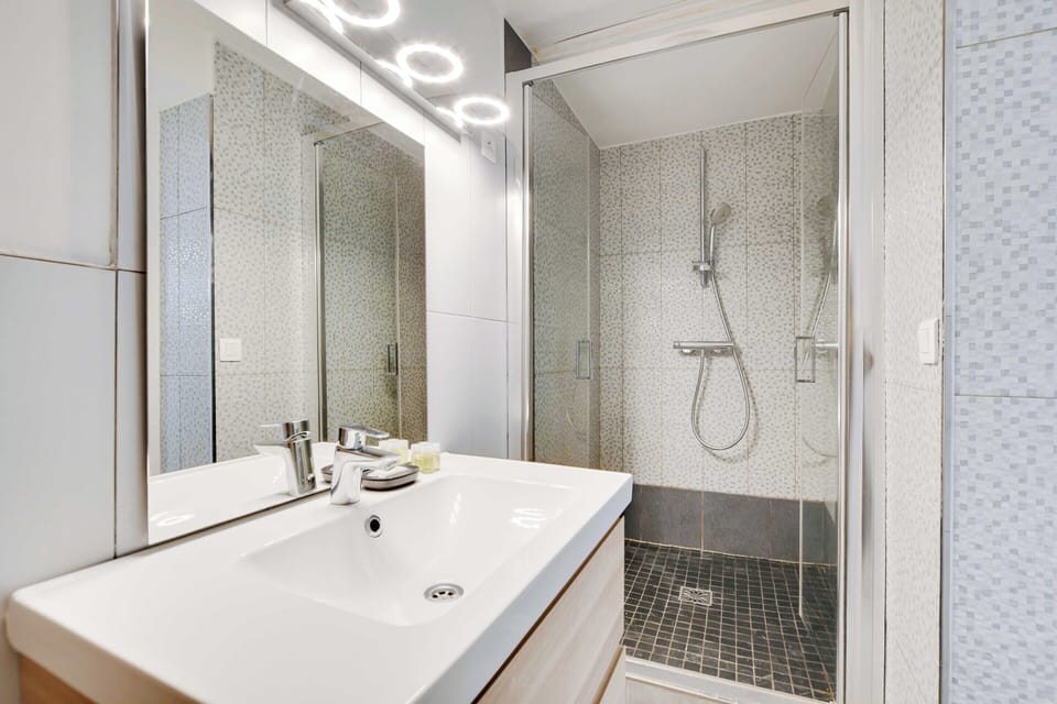 Apartment | Bathroom | Hair dryer