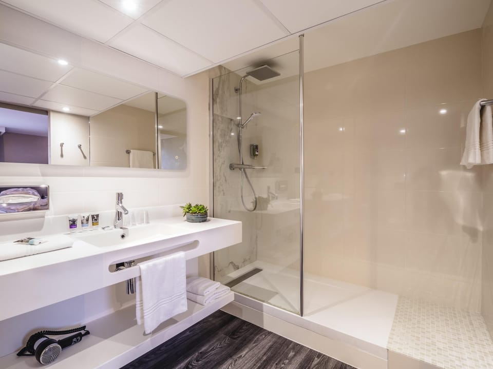 In-room safe, individually decorated, individually furnished, desk