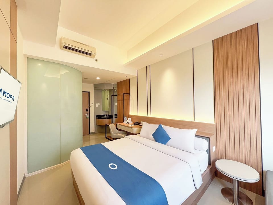 Deluxe Cozy | Desk, free WiFi, bed sheets