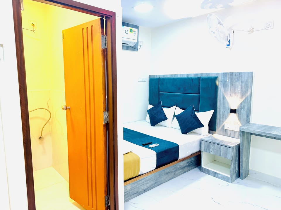Deluxe Double Room | Laptop workspace, free WiFi