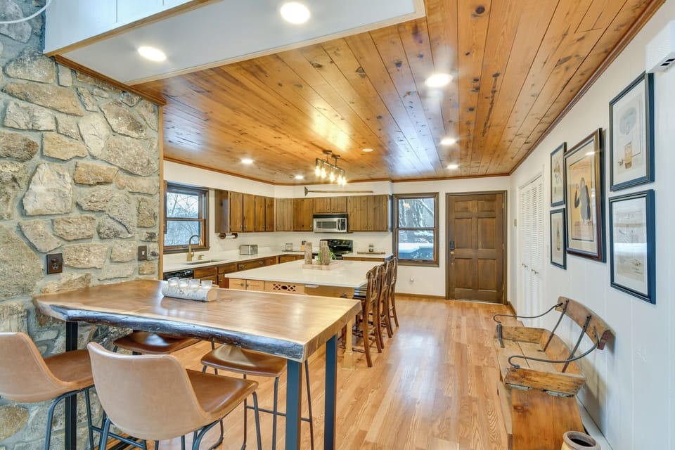 House (4 Bedrooms) | Interior