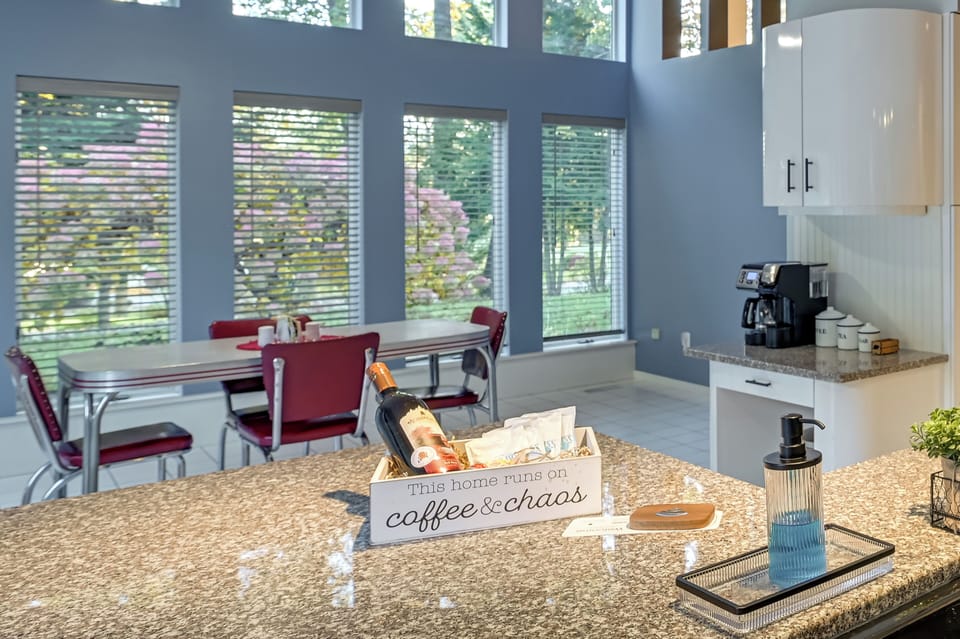 House (5 Bedrooms) | Interior