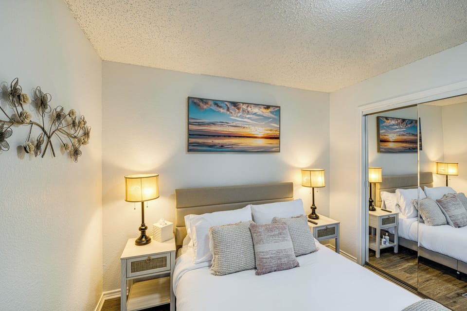 1/2 Mi to Frisco Commons! Family Getaway w/ Patio Cottage in Frisco