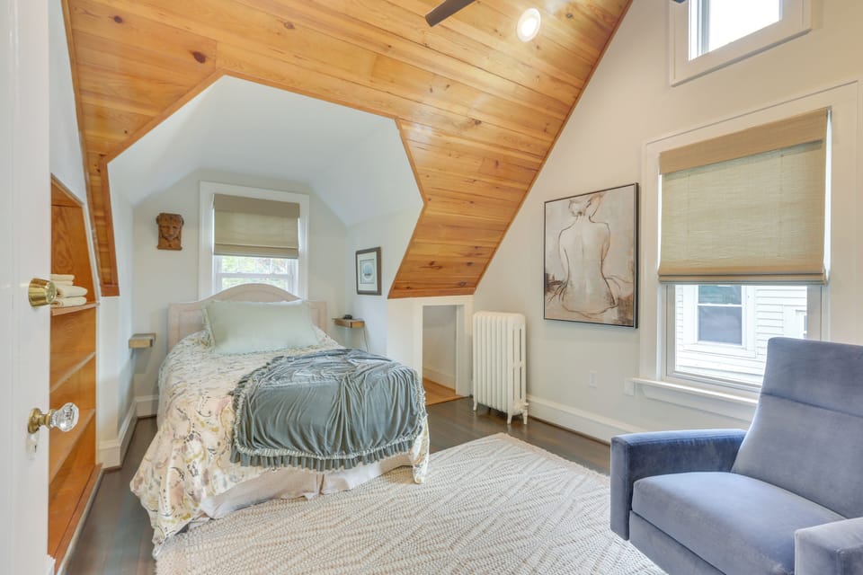 Walk to Roanoke River Greenway: Mountain-view Home Cottage in Roanoke